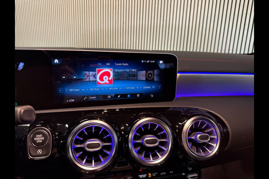 Mercedes-Benz CLA-Klasse 220 AMG STYLING-CAMERA-TREKHAAK-SFEERVERLICHTING-MULTISPAAKS-BTW