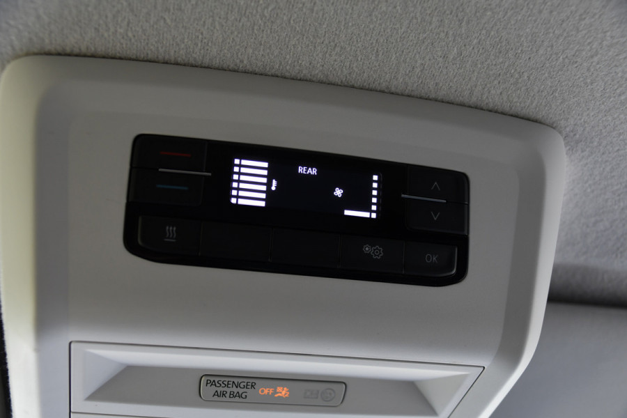 Volkswagen Transporter 2.0 TDI L2H1 30 Bulli Virtual, Adaptieve Cruise, Carplay, LED, Automaat, Stoelverwarming, Standkachel, Trekhaak, Uniek!