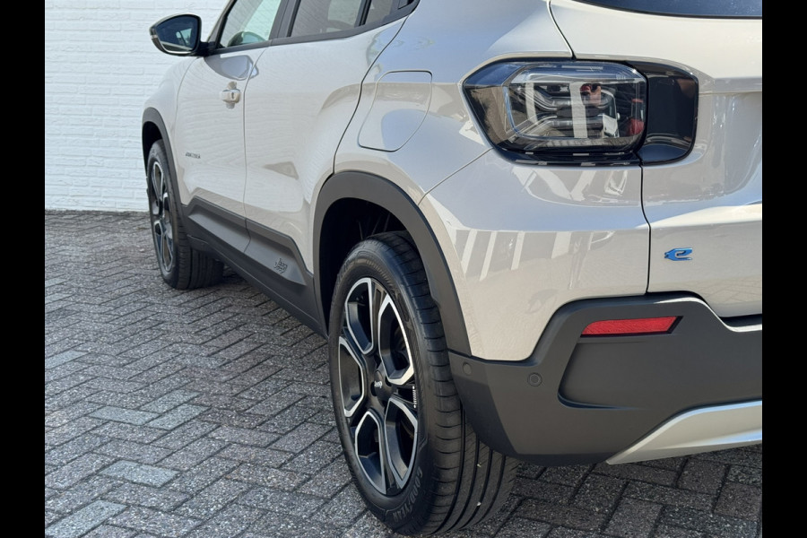 Jeep Avenger Summit 54 kWh SOH 96% Clima Camera Carplay PDC voor en achter Half Leder
