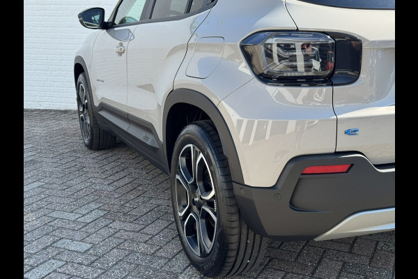 Jeep Avenger Summit 54 kWh SOH 96% Clima Camera Carplay PDC voor en achter Half Leder