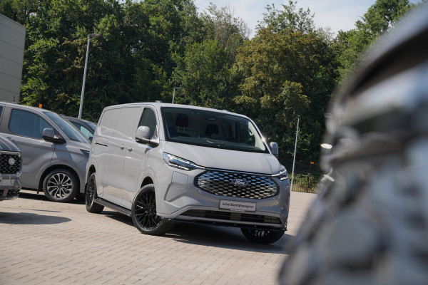 Ford E-Transit Custom 340 L2H1 Limited 71 kWh 218pk - Trekhaak - ACC - B&O - Navi - Stoel/Stuurverwarming - 360 Camera - Blindspot - Rijklaar