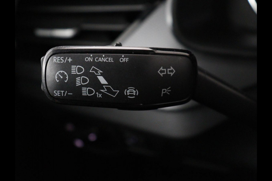 Škoda Kamiq 1.0 TSI Active | Camera | Cruise control | Bluetooth | Carplay | DAB+ | Airco | Full LED