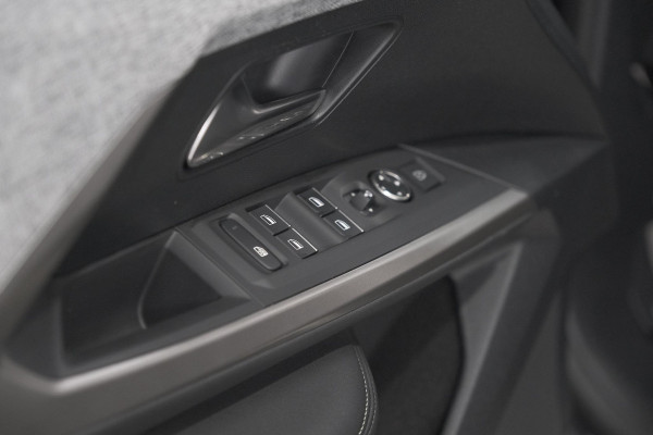 Peugeot 5008 1.2 Hybrid 136 GT 7p | Adaptieve Cruise Control | Camera | Elektrische Kofferklep | Stoelverwarming