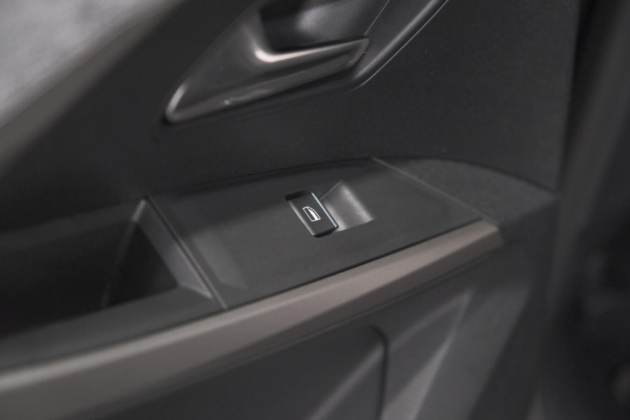 Peugeot 5008 1.2 Hybrid 136 GT 7p | Adaptieve Cruise Control | Camera | Elektrische Kofferklep | Stoelverwarming