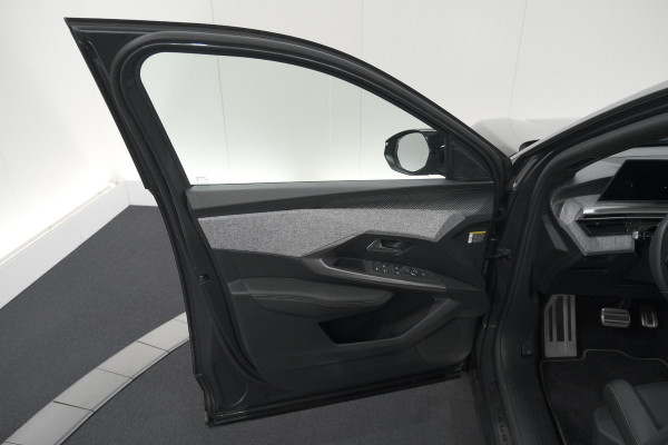 Peugeot 5008 1.2 Hybrid 136 GT 7p | Adaptieve Cruise Control | Camera | Elektrische Kofferklep | Stoelverwarming