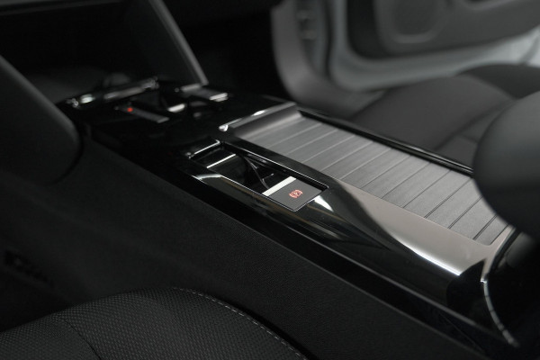 Citroën C4 1.2 Hybrid 136 Plus | Camera | Apple Carplay | Navigatie | Parkeersensoren