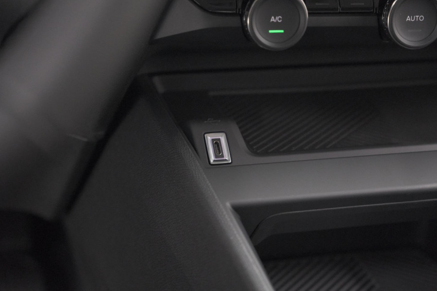 Citroën C4 1.2 Hybrid 136 Plus | Camera | Apple Carplay | Navigatie | Parkeersensoren