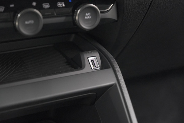 Citroën C4 1.2 Hybrid 136 Plus | Camera | Apple Carplay | Navigatie | Parkeersensoren