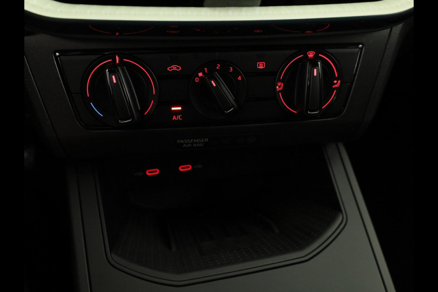 Seat Ibiza Style Plus 1.0 EcoTSI 95 PK | Midnight Black Metallic | Apple Carplay | Park Assist | Cruise Control