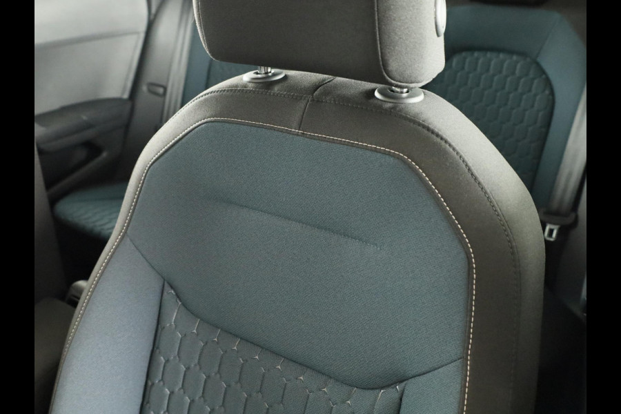 Seat Ibiza Style Plus 1.0 EcoTSI 95 PK | Midnight Black Metallic | Apple Carplay | Park Assist | Cruise Control