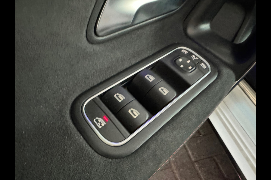 Mercedes-Benz A-Klasse 200 AMG Night Pano|Sfeer|CarPlay|Camera