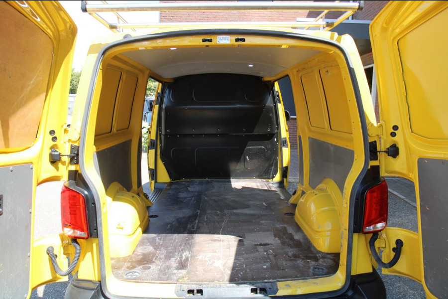 Volkswagen Transporter 2.0 TDI L2H1 App connect / Imperiaal / Camera / Trekhaak / 3 zits