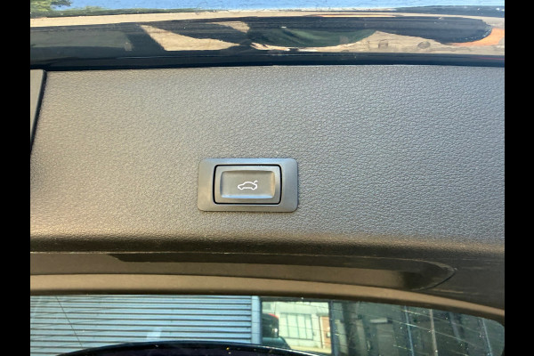 Audi e-tron E-tron 55 quattro advanced S Line 95 kWh l Trekhaak l VDOH l Alarm l