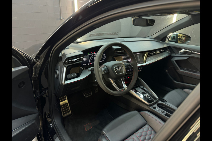 Audi RS3 Limousine 2.5 TFSI Quattro Pano|HuD|Massage|B&O|BTW