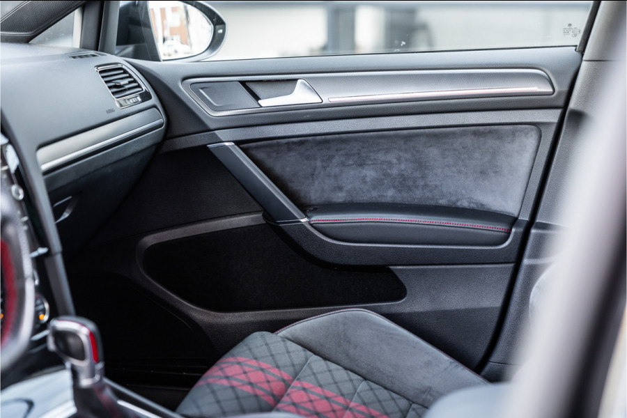 Volkswagen Golf 2.0 TSI 290 PK GTI TCR | Panorama | ACC | Camera | CarPlay | Navigatie | Stoelverwarming | Virtual Cockpit | Keyless Go | Nieuwe APK