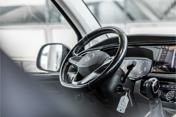 Volkswagen Transporter 2.0 TDI L2H1 DC Caravelle | LeightonVans Bodykit | ACC | Bi-Xenon | Elek deuren | Lederen bekleding | Camera | CarPlay | Navigatie | Trekhaak | Nieuwe APK