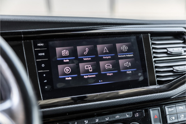 Volkswagen Transporter 2.0 TDI L2H1 DC Caravelle | LeightonVans Bodykit | ACC | Bi-Xenon | Elek deuren | Lederen bekleding | Camera | CarPlay | Navigatie | Trekhaak | Nieuwe APK