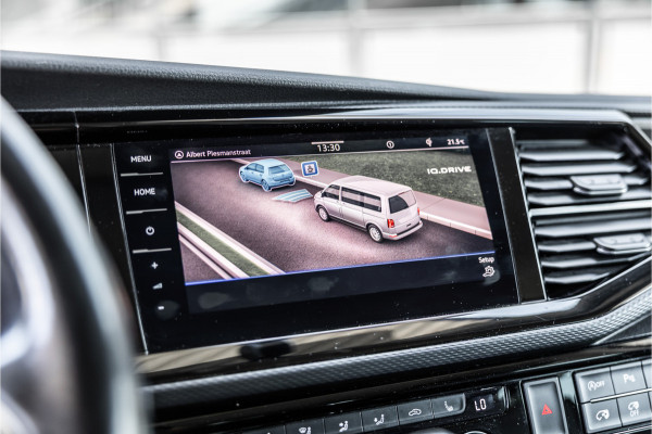 Volkswagen Transporter 2.0 TDI L2H1 DC Caravelle | LeightonVans Bodykit | ACC | Bi-Xenon | Elek deuren | Lederen bekleding | Camera | CarPlay | Navigatie | Trekhaak | Nieuwe APK