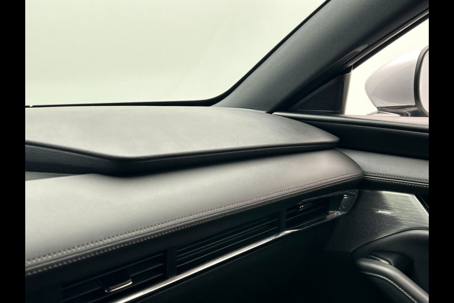 Mazda 3 2.0 e-SkyActiv-X M Hybrid 180 Luxury | Head-up | Stoelverwarming | 360 Camera |Bose | Memory | Adaptieve Cruise/Control |