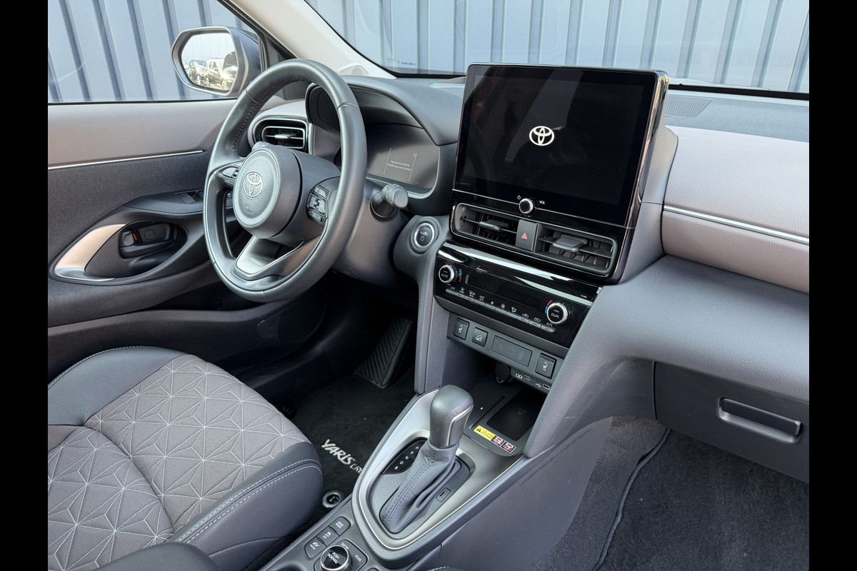 Toyota Yaris Cross 1.5 Hybrid 130 Executive AWD | Pano dak | Allseason | 10jr GARANTIE | Rijklaar!!
