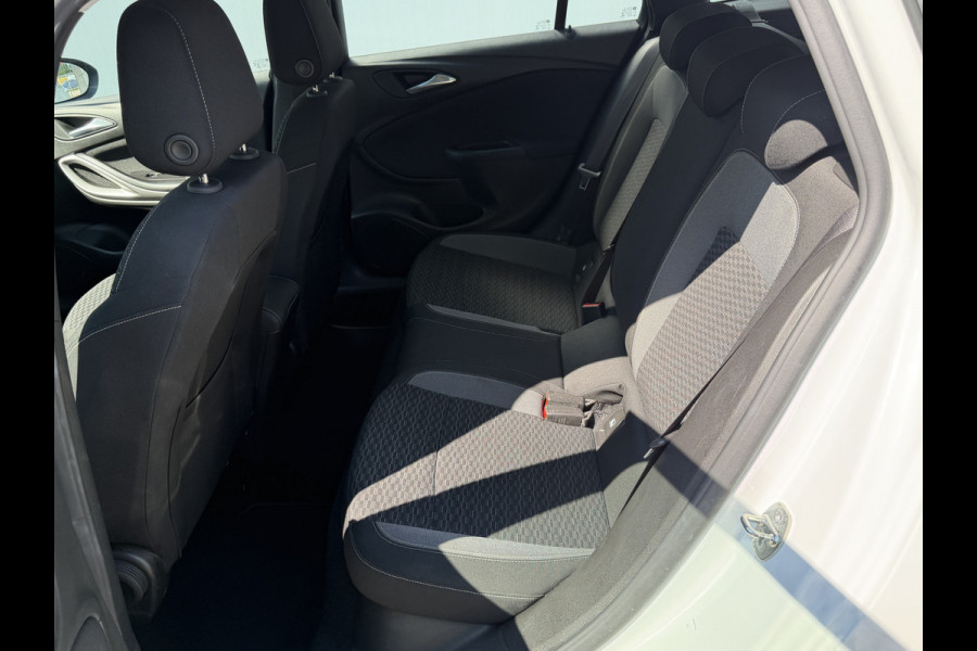 Opel Astra Sports Tourer BWJ 2020 | 1.2T 111PK EXECUTIVE TREKHAAK | CLIMA | NAVI | CARPLAY | SPORTSTOELEN | PDC 2X | CAMERA A |