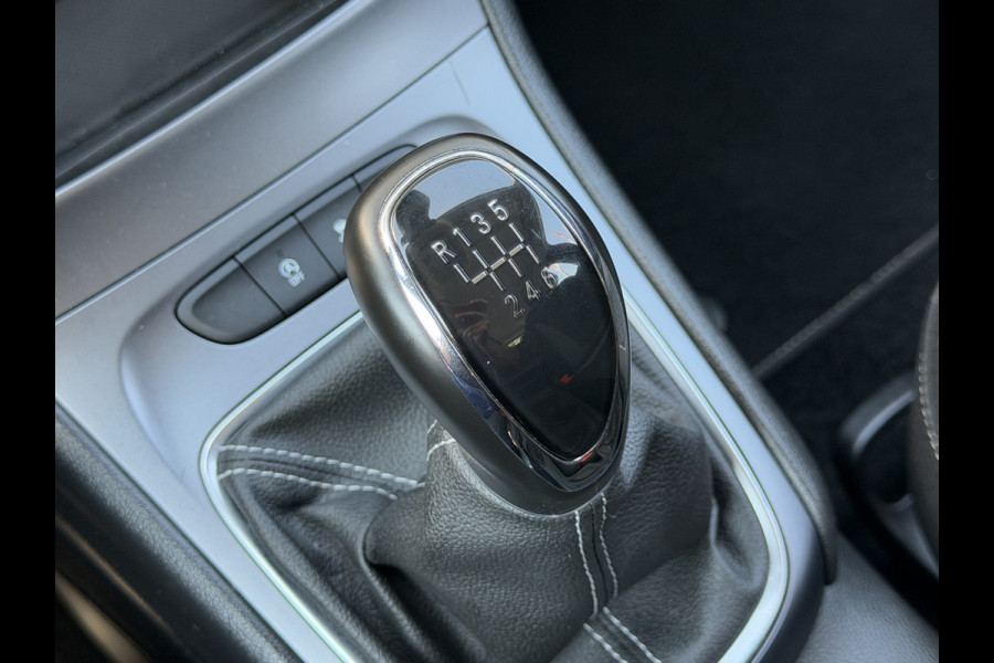 Opel Astra Sports Tourer BWJ 2020 | 1.2T 111PK EXECUTIVE TREKHAAK | CLIMA | NAVI | CARPLAY | SPORTSTOELEN | PDC 2X | CAMERA A |