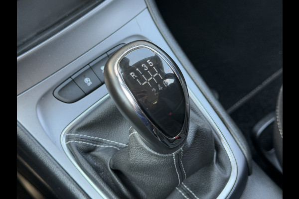 Opel Astra Sports Tourer BWJ 2020 | 1.2T 111PK EXECUTIVE TREKHAAK | CLIMA | NAVI | CARPLAY | SPORTSTOELEN | PDC 2X | CAMERA A |