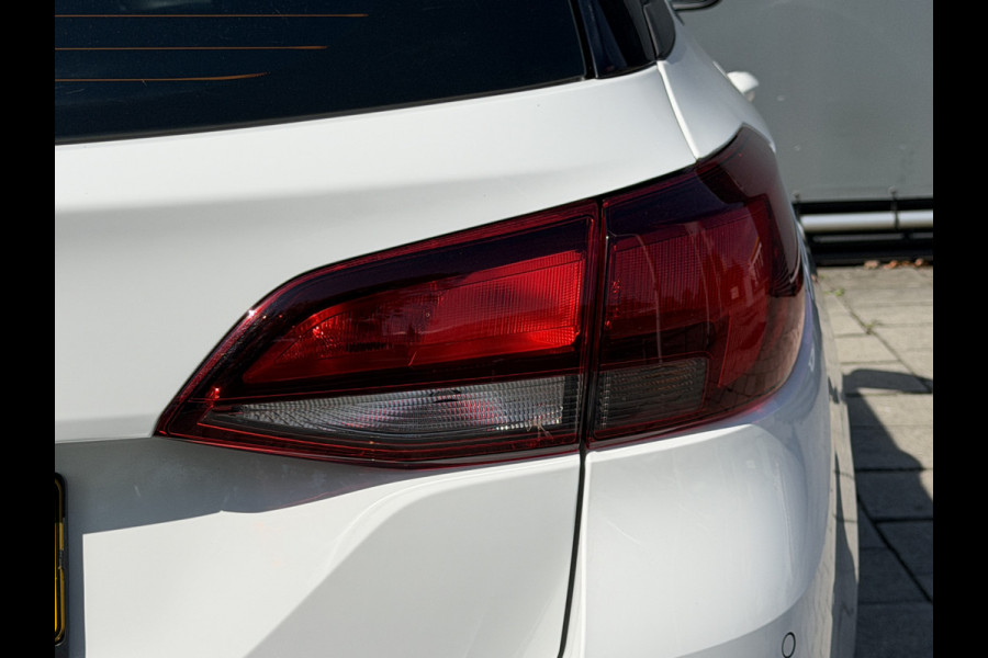 Opel Astra Sports Tourer BWJ 2020 | 1.2T 111PK EXECUTIVE TREKHAAK | CLIMA | NAVI | CARPLAY | SPORTSTOELEN | PDC 2X | CAMERA A |