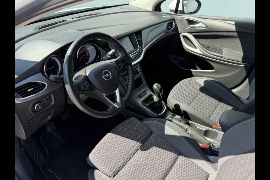 Opel Astra Sports Tourer BWJ 2020 | 1.2T 111PK EXECUTIVE TREKHAAK | CLIMA | NAVI | CARPLAY | SPORTSTOELEN | PDC 2X | CAMERA A |