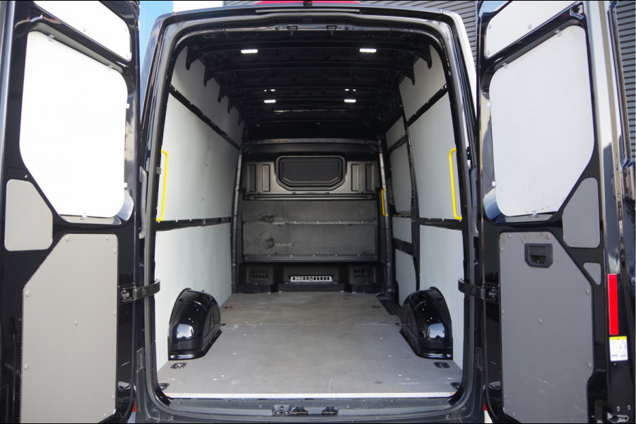 Volkswagen Crafter 35 2.0 TDI L3H3(L2H2) 3-ZITS, 177PK AUT. LED, ADAPT. CRUISE, STOELVERWARMING, STUURVERWARMING, VOORRUIT VERWARMING, STANDKACHEL,