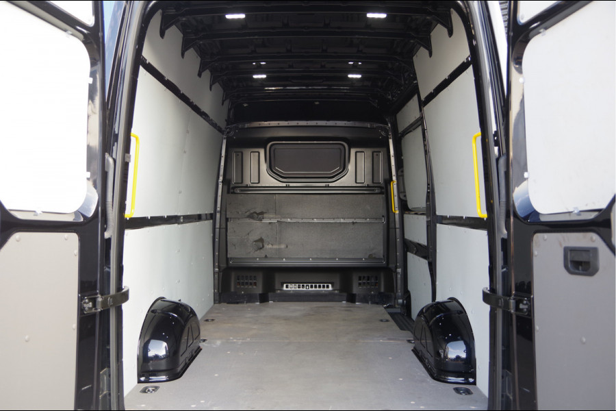 Volkswagen Crafter 35 2.0 TDI L3H3(L2H2) 3-ZITS, 177PK AUT. LED, ADAPT. CRUISE, STOELVERWARMING, STUURVERWARMING, VOORRUIT VERWARMING, STANDKACHEL,
