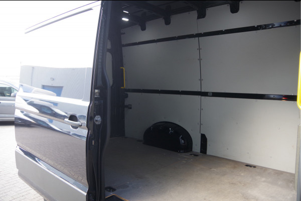 Volkswagen Crafter 35 2.0 TDI L3H3(L2H2) 3-ZITS, 177PK AUT. LED, ADAPT. CRUISE, STOELVERWARMING, STUURVERWARMING, VOORRUIT VERWARMING, STANDKACHEL,