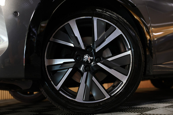 Peugeot 208 1.2 PureTech GT-Line AVM AUTOMAAAT PANO NAVI DRAADLS OPLADEN TOPSTAAT ! 2020