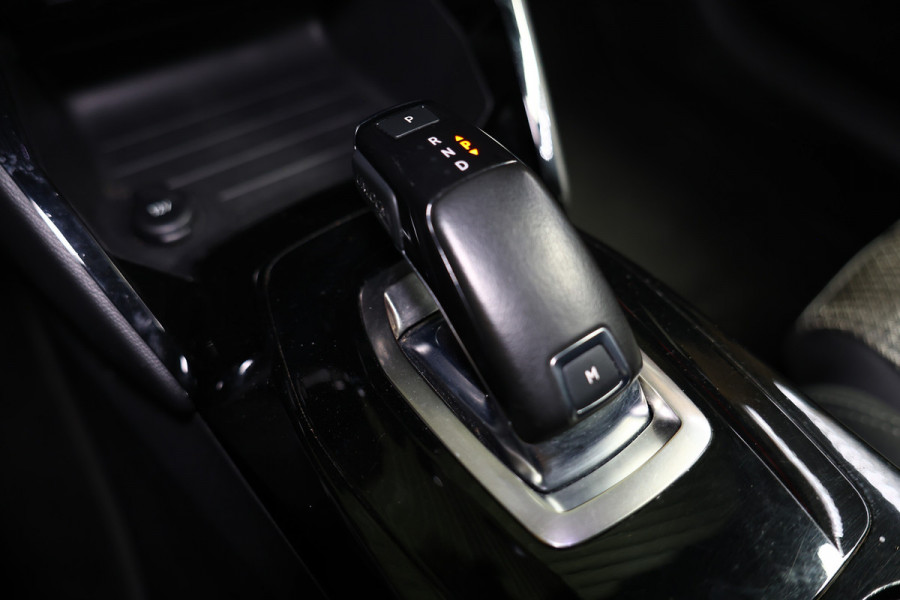 Peugeot 208 1.2 PureTech GT-Line AVM AUTOMAAAT PANO NAVI DRAADLS OPLADEN TOPSTAAT ! 2020