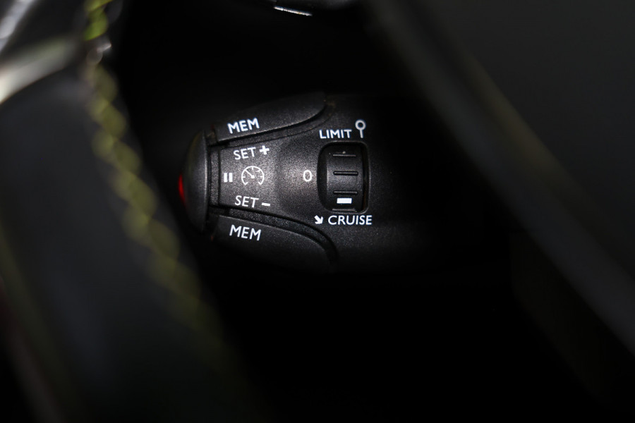 Peugeot 208 1.2 PureTech GT-Line AVM AUTOMAAAT PANO NAVI DRAADLS OPLADEN TOPSTAAT ! 2020