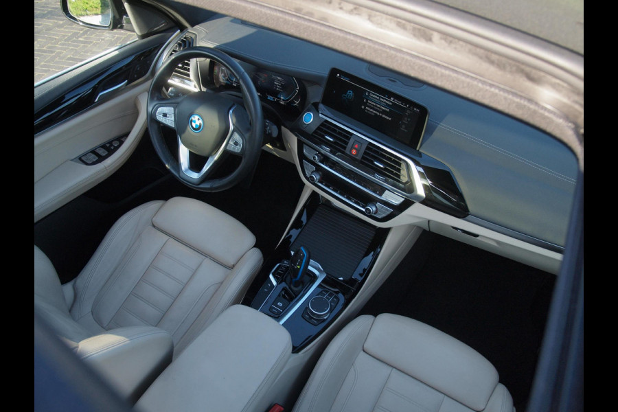 BMW iX3 High Executive 80 kWh | Panoramadak | Head-Up Display | Harman Kardon | Sfeerverlichting | ACC | Apple Carplay |
