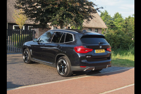 BMW iX3 High Executive 80 kWh | Panoramadak | Head-Up Display | Harman Kardon | Sfeerverlichting | ACC | Apple Carplay |