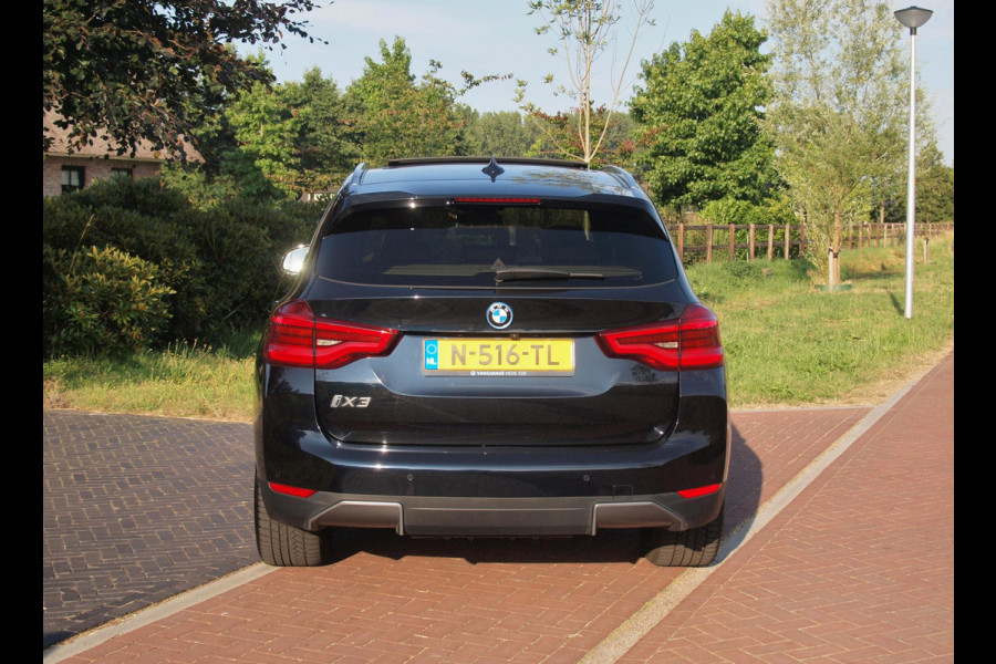 BMW iX3 High Executive 80 kWh | Panoramadak | Head-Up Display | Harman Kardon | Sfeerverlichting | ACC | Apple Carplay |