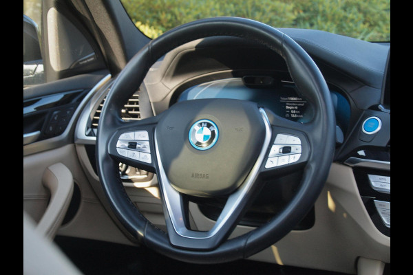 BMW iX3 High Executive 80 kWh | Panoramadak | Head-Up Display | Harman Kardon | Sfeerverlichting | ACC | Apple Carplay |