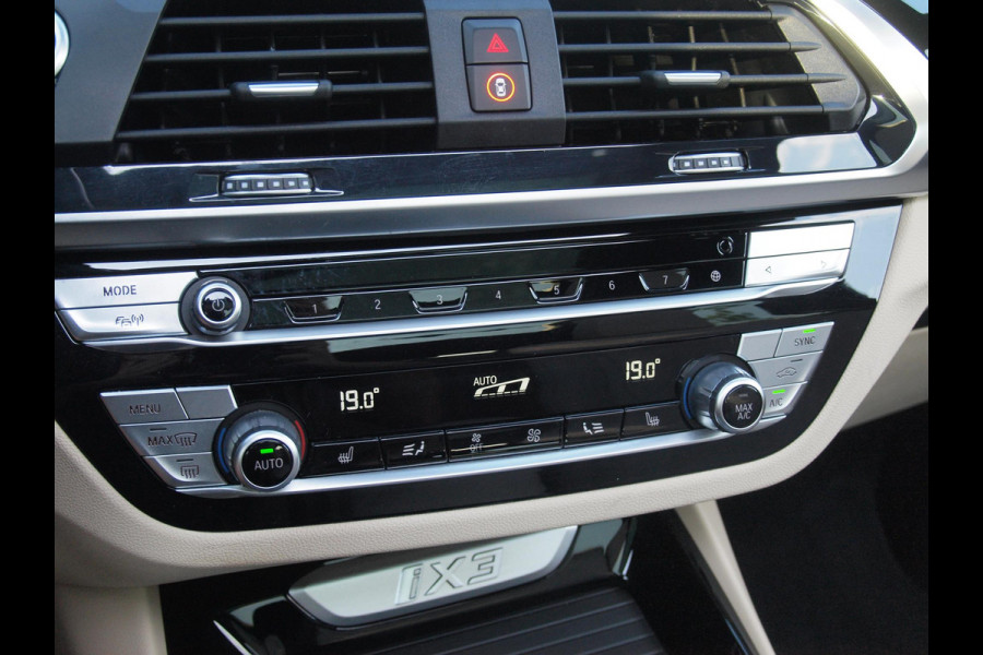 BMW iX3 High Executive 80 kWh | Panoramadak | Head-Up Display | Harman Kardon | Sfeerverlichting | ACC | Apple Carplay |