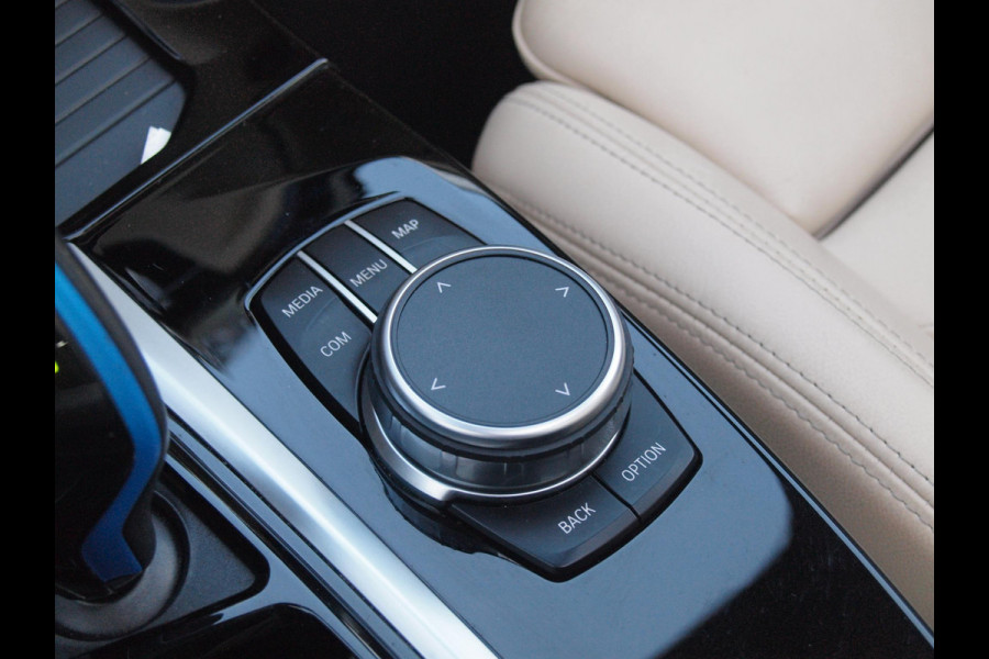 BMW iX3 High Executive 80 kWh | Panoramadak | Head-Up Display | Harman Kardon | Sfeerverlichting | ACC | Apple Carplay |