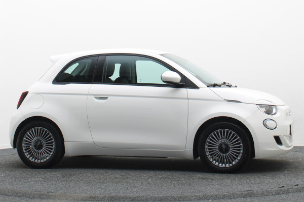 Fiat 500E Icon 42 kWh Virtual Cockpit, Cruise, Apple Carplay, Lane Assist, Climate, DAB, LED, 16''