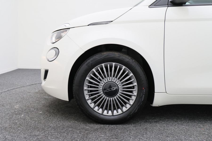 Fiat 500E Icon 42 kWh Virtual Cockpit, Cruise, Apple Carplay, Lane Assist, Climate, DAB, LED, 16''