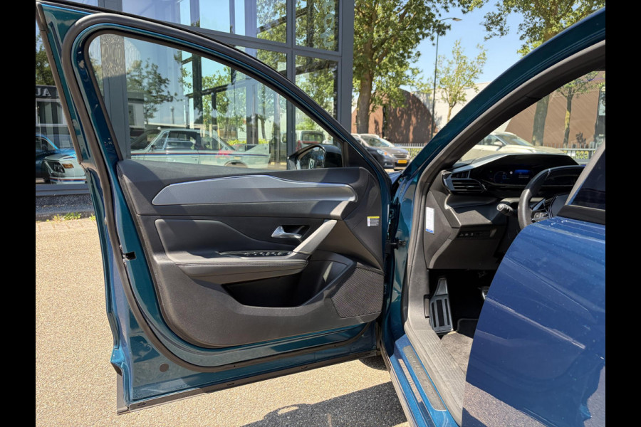 Peugeot 408 1.6 HYbrid GT 225 EAT8 First Edition FULL OPTION!| PANO| FOCAL AUDIO| MEMORY STOEL| 360 CAMERA| ADAPTIVE CRUISE CONTROL| STOEL + STUURVERWARMING| ELEKTRISCHE ACHTERKLEP| RIJKLAAR GELEVERD INCL. 12 MND BOVAG GARANTIE