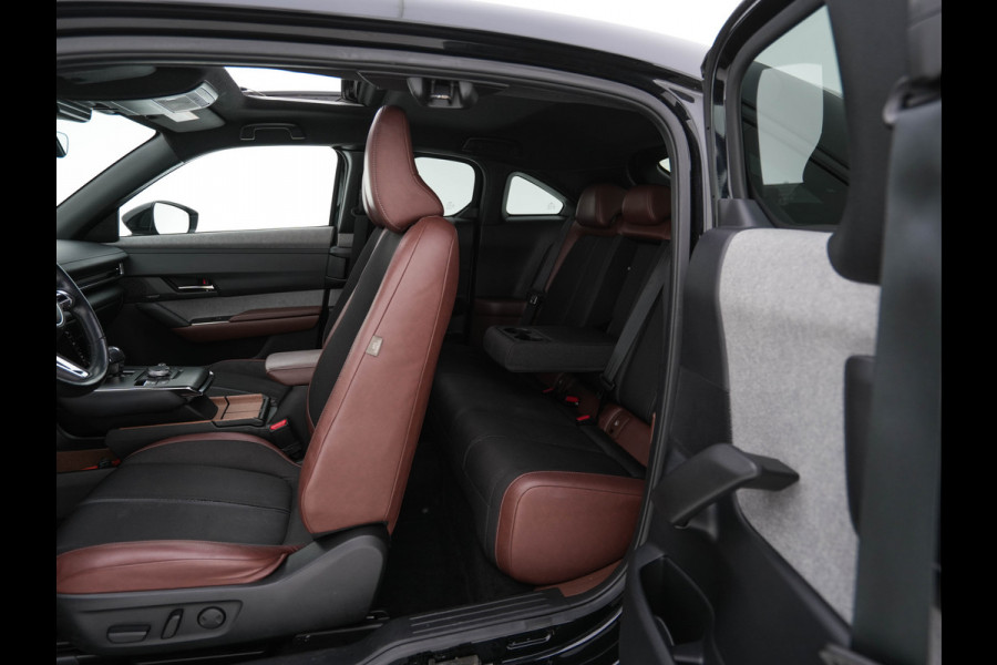 Mazda MX-30 e-SkyActiv 145 Luxury 36 kWh {SoH-92%} (INCL-BTW) *HEATPUMP | PANO | LEATHER-MAZTEX | BOSE-AUDIO | HEAD-UP | ADAPTIVE-CRUISE | BLINDSPOT | FULL-LED | KEYLESS | TOPVIEW | DAB+ | NAVI-FULLMAP | DIGI-COCKPIT | HEATED-SEATS | 18"ALU*