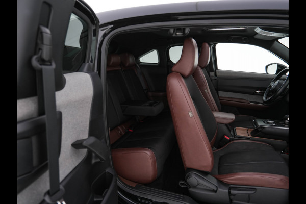 Mazda MX-30 e-SkyActiv 145 Luxury 36 kWh {SoH-92%} (INCL-BTW) *HEATPUMP | PANO | LEATHER-MAZTEX | BOSE-AUDIO | HEAD-UP | ADAPTIVE-CRUISE | BLINDSPOT | FULL-LED | KEYLESS | TOPVIEW | DAB+ | NAVI-FULLMAP | DIGI-COCKPIT | HEATED-SEATS | 18"ALU*