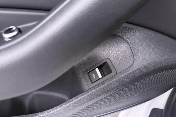 Audi A4 Avant 35 TFSI S edition (ACHTERUITRIJCAMERA, CRUISE CONTROL, DIGITALE COCKPIT, PARKEERSENSOREN)