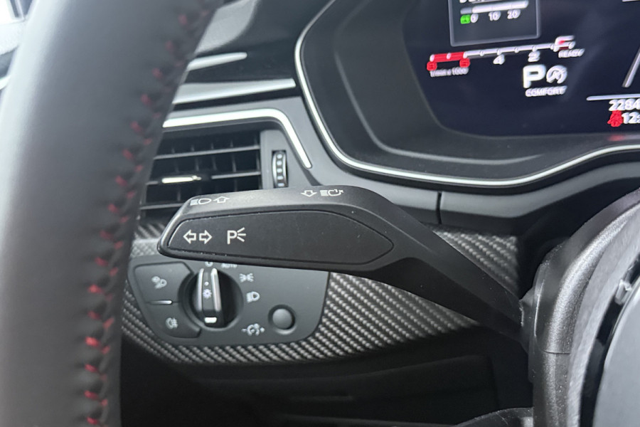 Audi A4 Avant 35 TFSI S edition (ACHTERUITRIJCAMERA, CRUISE CONTROL, DIGITALE COCKPIT, PARKEERSENSOREN)