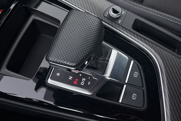 Audi A4 Avant 35 TFSI S edition (ACHTERUITRIJCAMERA, CRUISE CONTROL, DIGITALE COCKPIT, PARKEERSENSOREN)