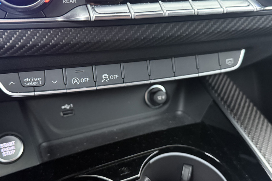 Audi A4 Avant 35 TFSI S edition (ACHTERUITRIJCAMERA, CRUISE CONTROL, DIGITALE COCKPIT, PARKEERSENSOREN)
